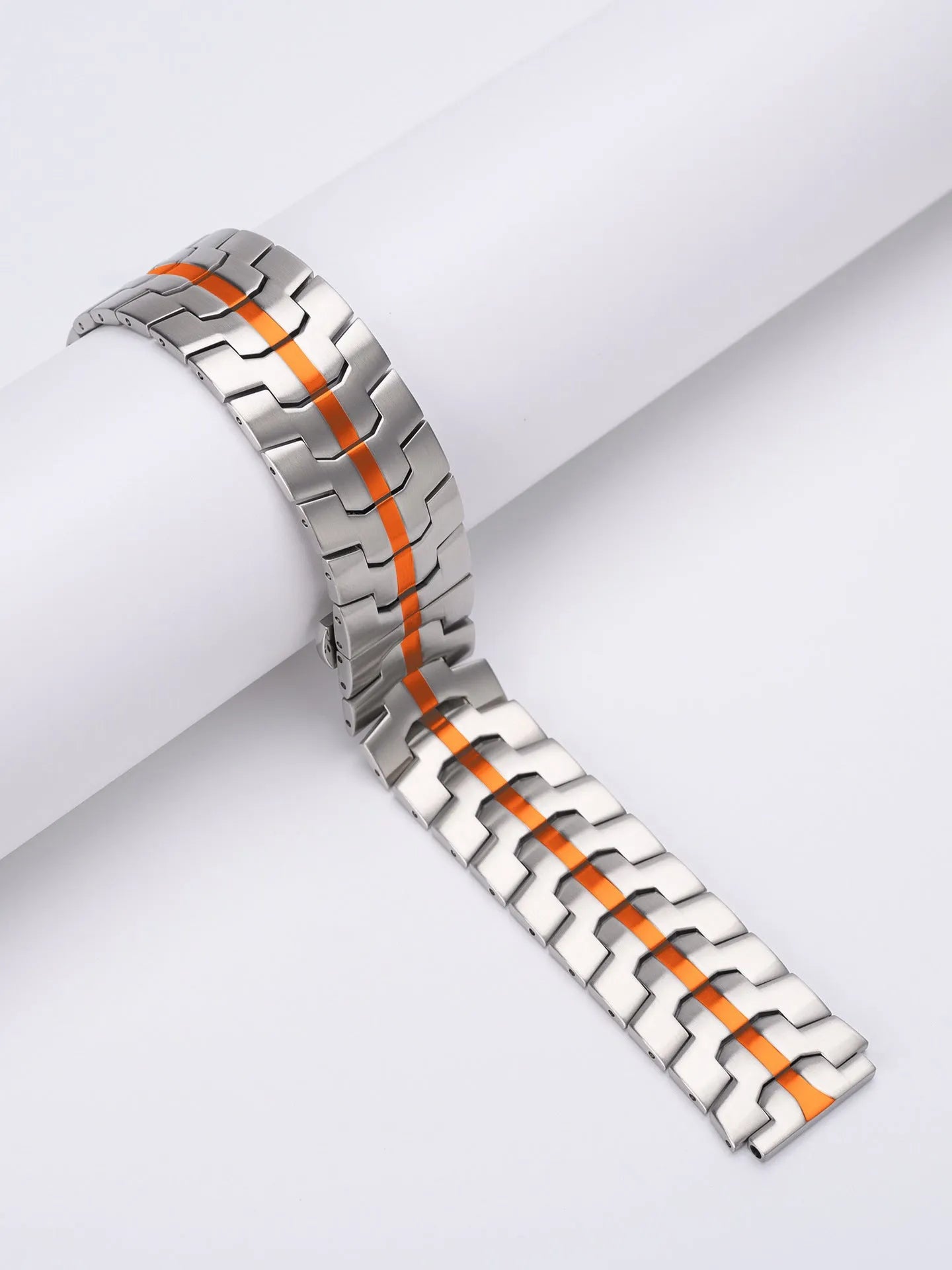 Stainless steel replacement watch band for Samsung Watch models in silver and black colour options
