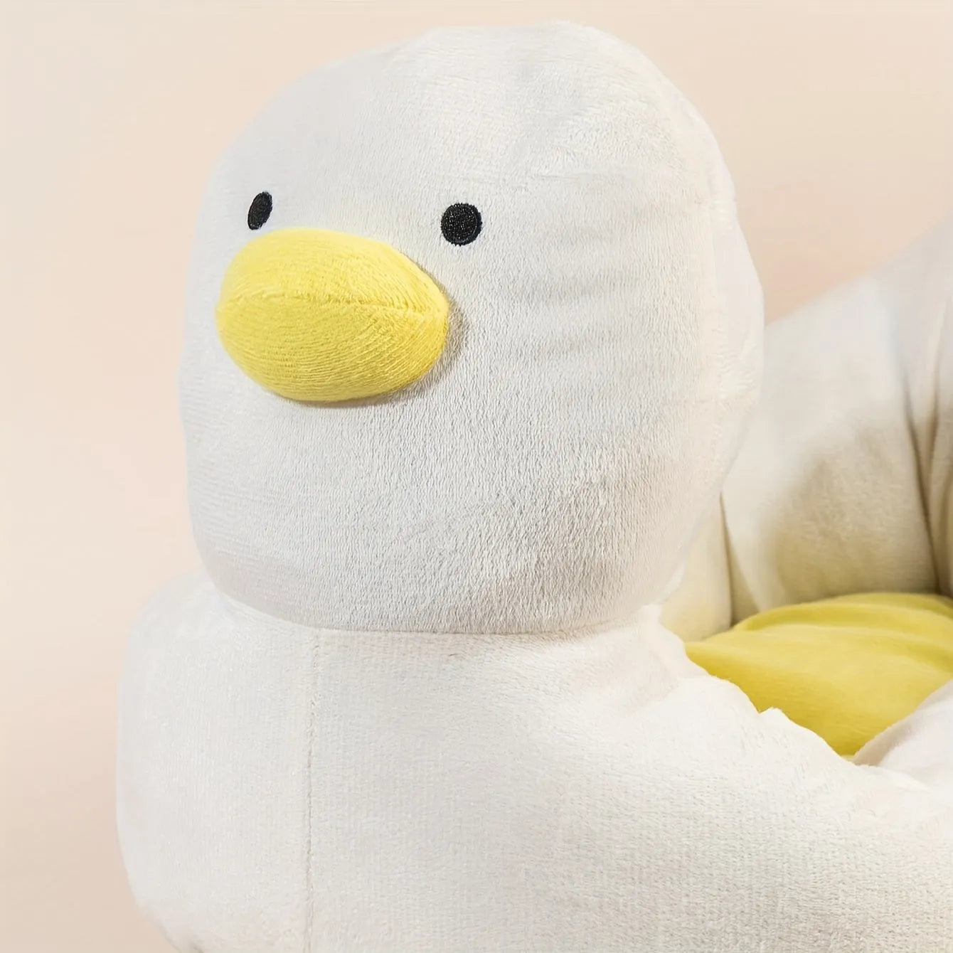 Duck-shaped fluffy pet bed in blue or white colours for small dogs and cats
