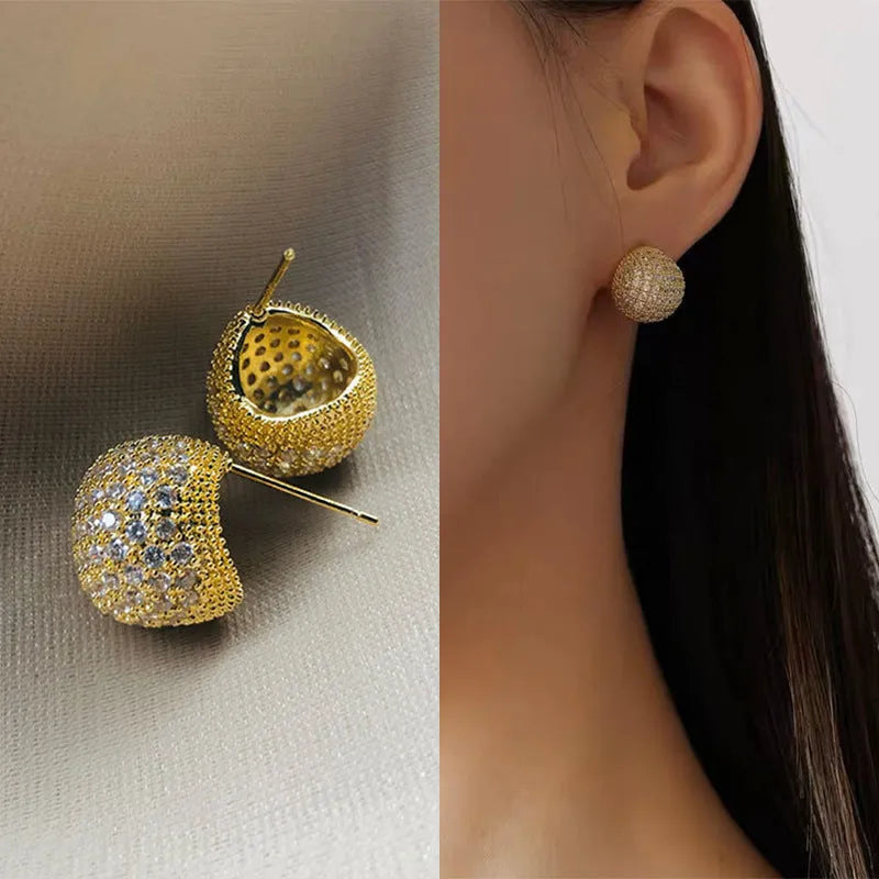 Geometric drop-shaped clip earrings with sphere elements and diamond flashing in gold or white colour