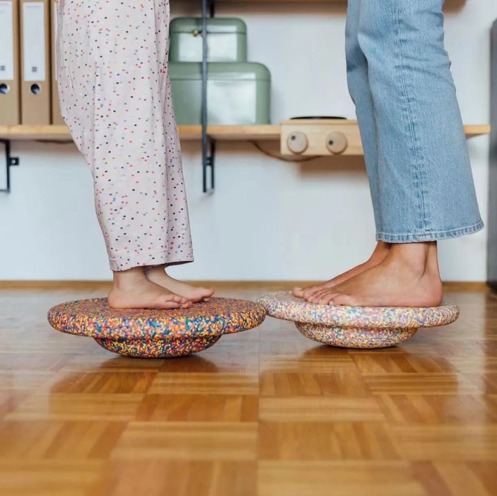 Plastic wood surf balance board for children aged 4-6 years in mixed colour or black wood pattern design