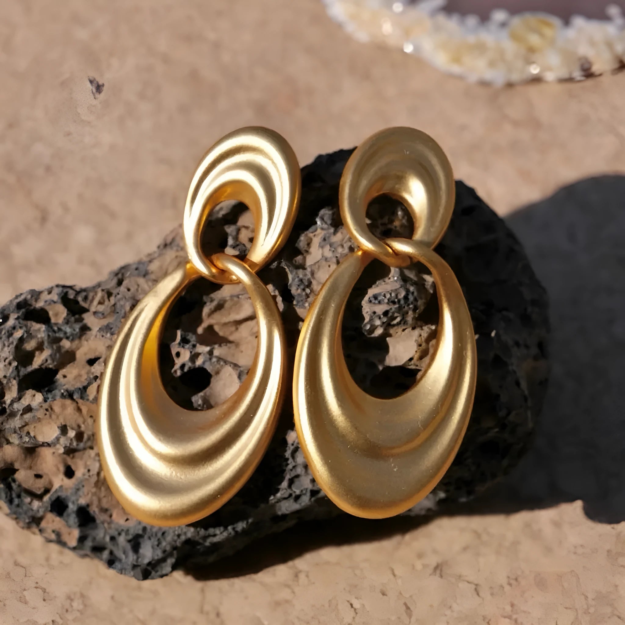 Copper French retro double circle earrings with a quicksand gold finish and U-shaped silhouette.