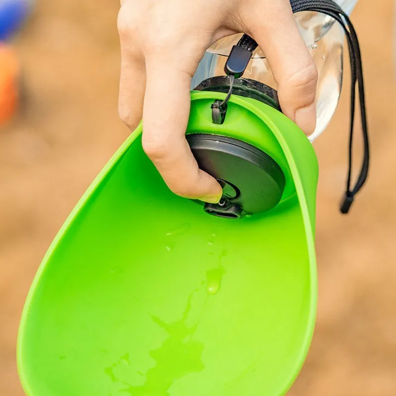 Portable pet water bottle with 680ml capacity showing key lock and wide drinking sink