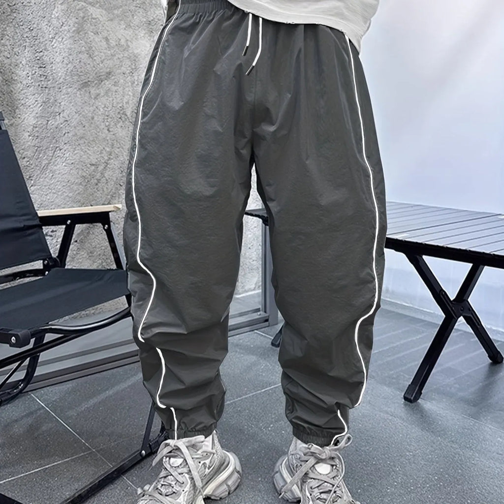 Men's loose-fit cropped sports trousers in bamboo fibre, shown in Army Green colour.
