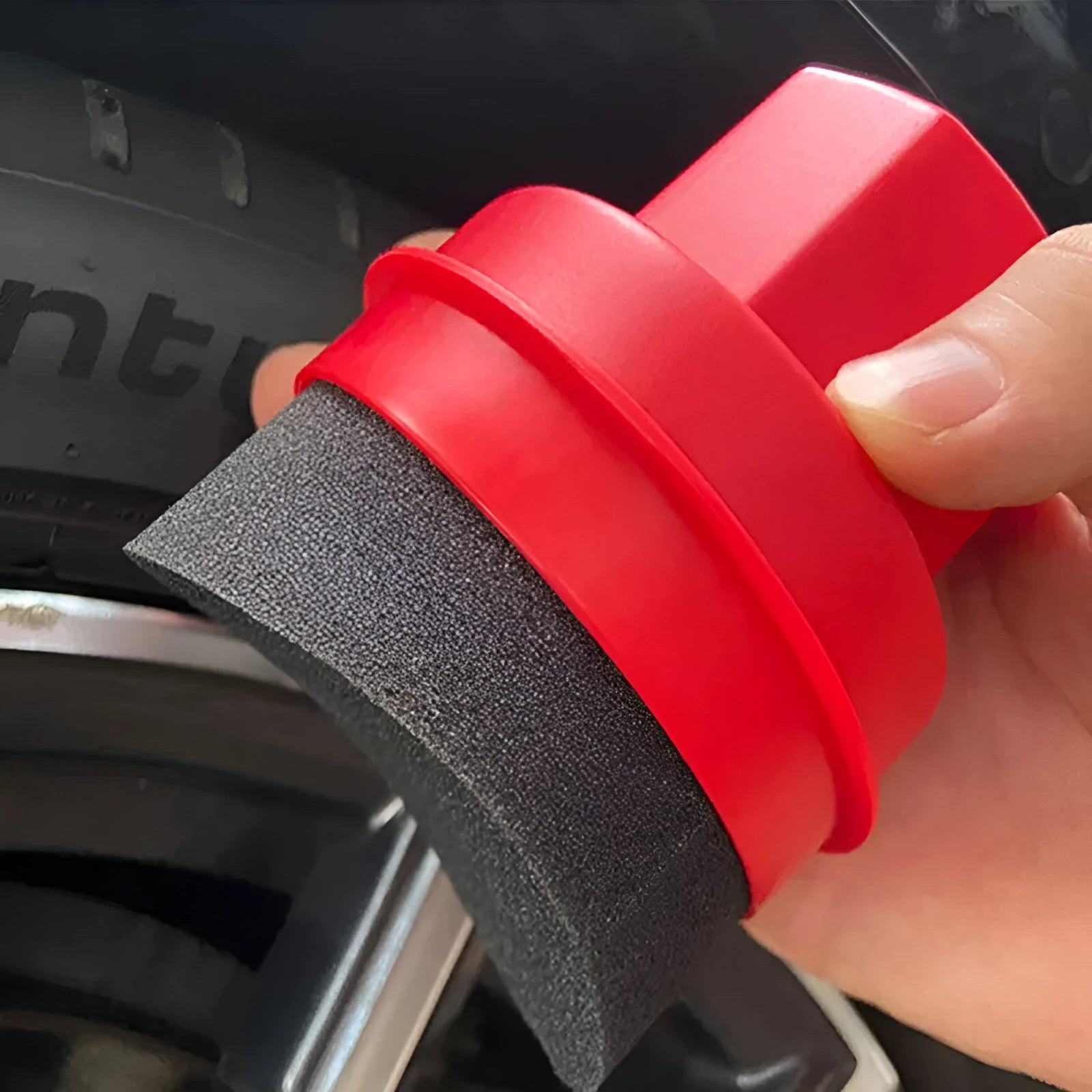 Black tyre polishing sponge brush with lid measuring 85x120mm for car tyre maintenance