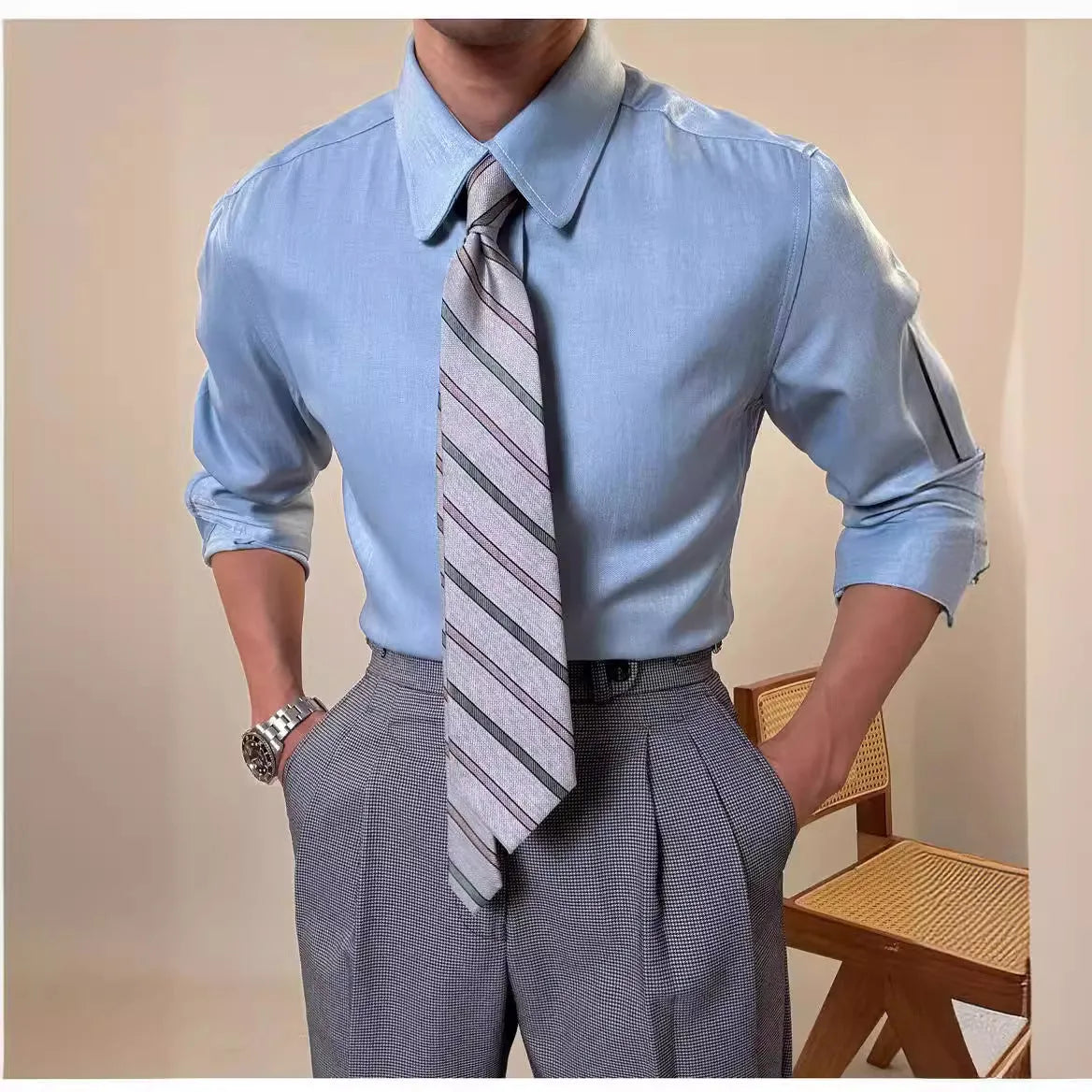 Men's slim fit long sleeve shirt in blue, business casual style
