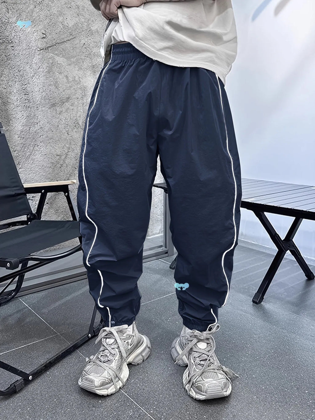 Men's loose-fit cropped sports trousers in bamboo fibre, shown in Army Green colour.