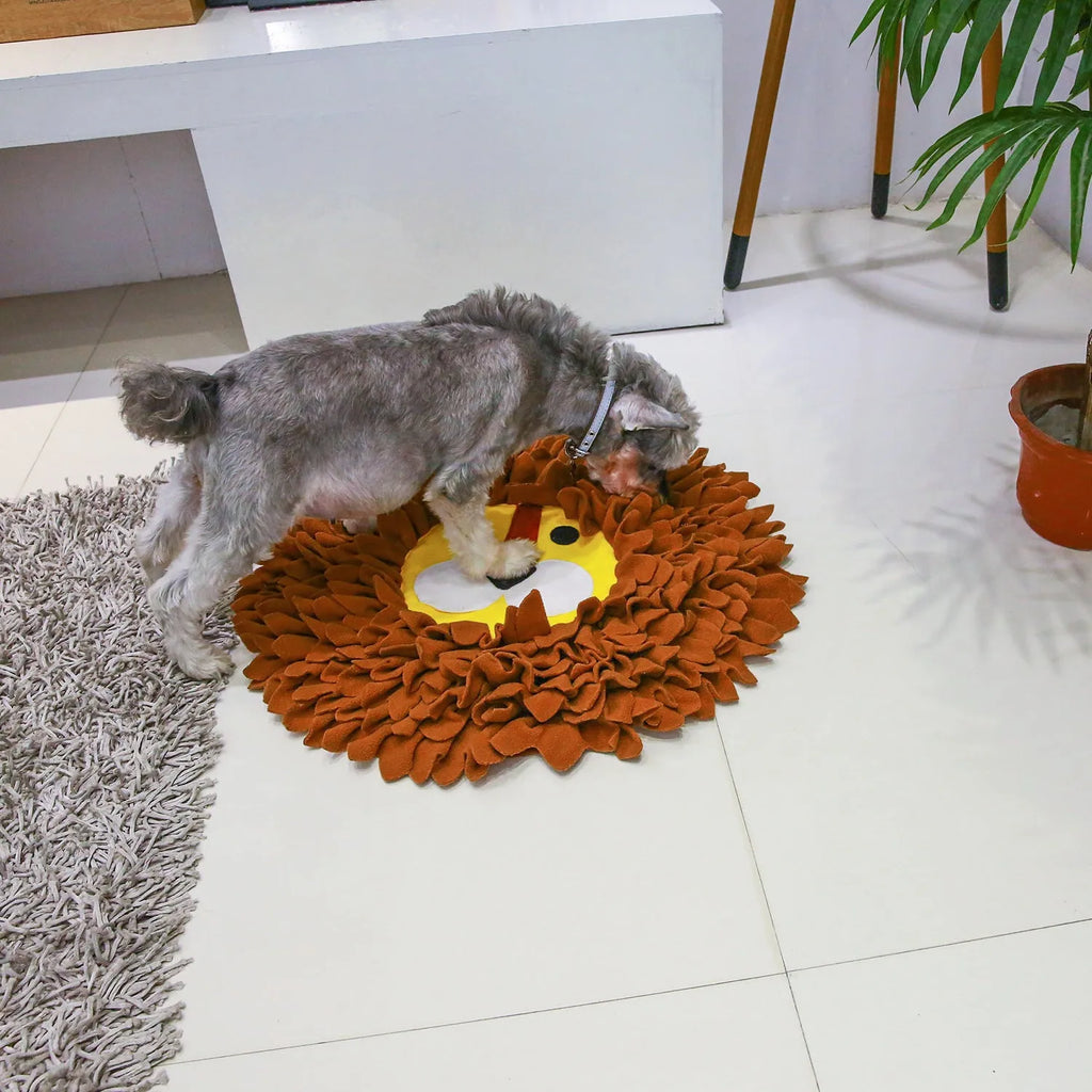 Brown lion pattern sniffing pad blanket for dogs and cats, measuring 33 by 25 centimetres