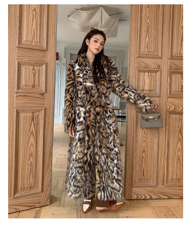 Women's artificial fox fur print coat with fur collar and side pockets in faux fabric
