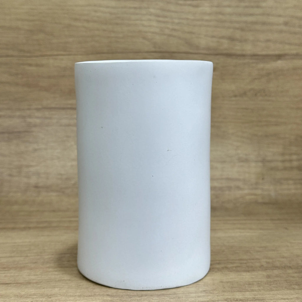 Resin American style tissue box holder desktop ornament measuring 8.5 cm wide by 14.6 cm tall