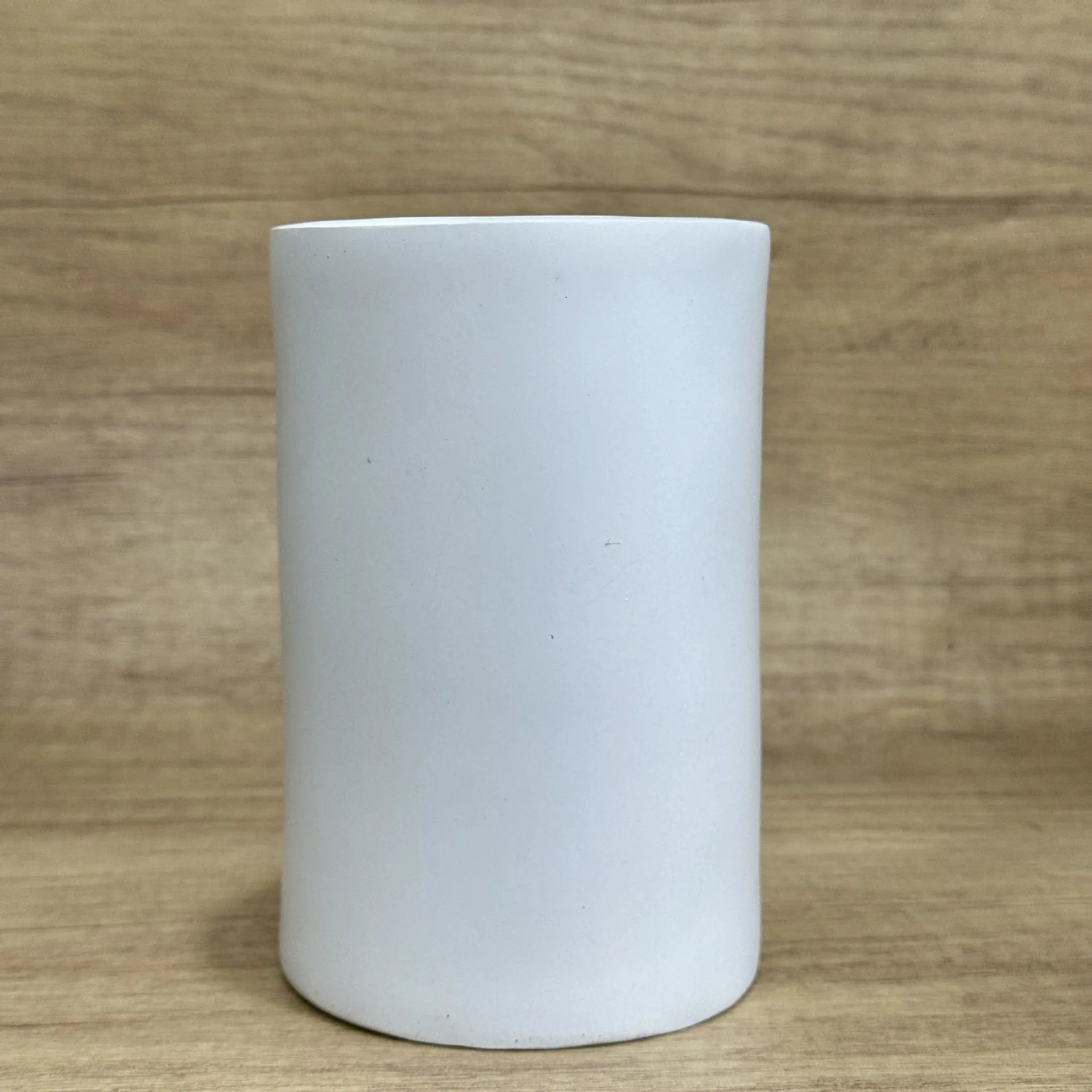 Resin American style tissue box holder desktop ornament measuring 8.5 cm wide by 14.6 cm tall