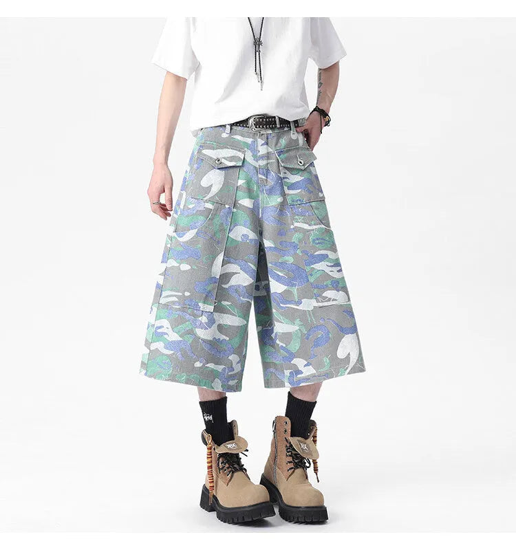 Camouflage pattern cotton denim cropped trousers with straight legs and front pockets
