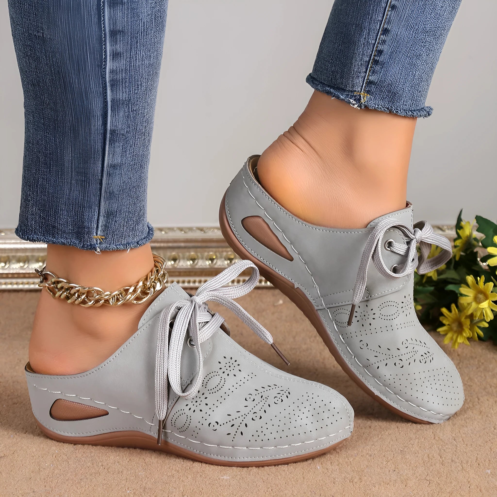 Women's summer lace-up slippers with hollow out wedges in suede upper with rubber soles
