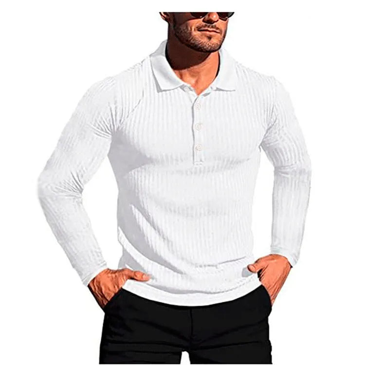 Man wearing a loose-fitting striped knit shirt in a solid colour with short sleeves.