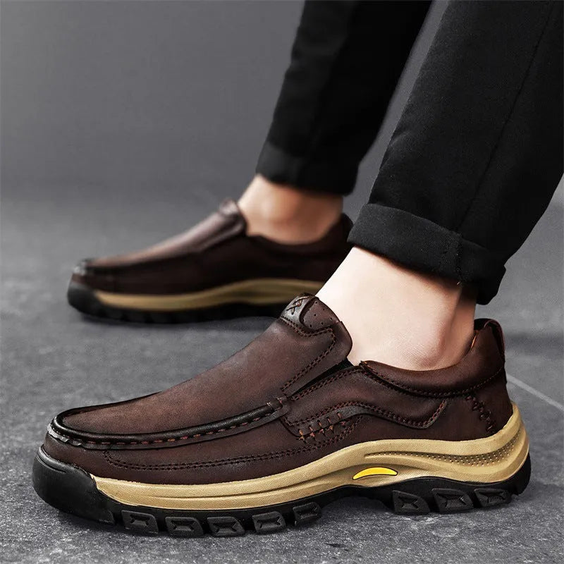 Men's black leather mountaineering shoes with thick rubber soles and round toe design