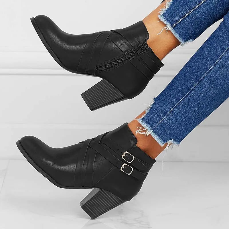 Grey plus-size short ankle boots with a 7cm stout heel and side zip.