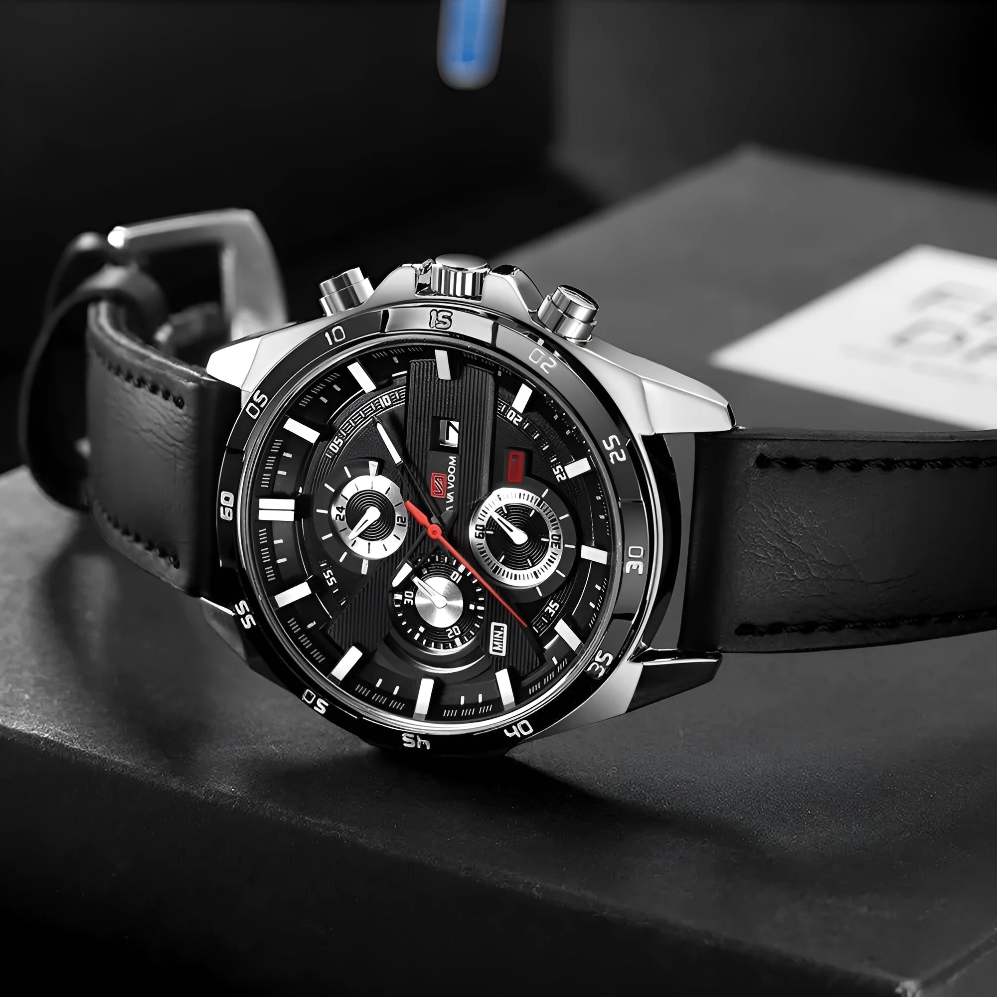 Men's waterproof quartz watch with calendar function in black and rose gold combination