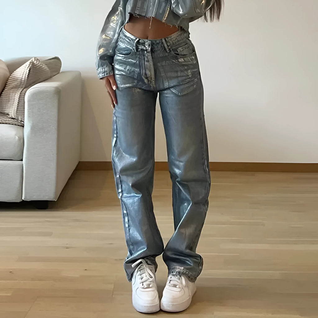 Washed blue high waist straight-leg jeans with contrast colour details on a mannequin.