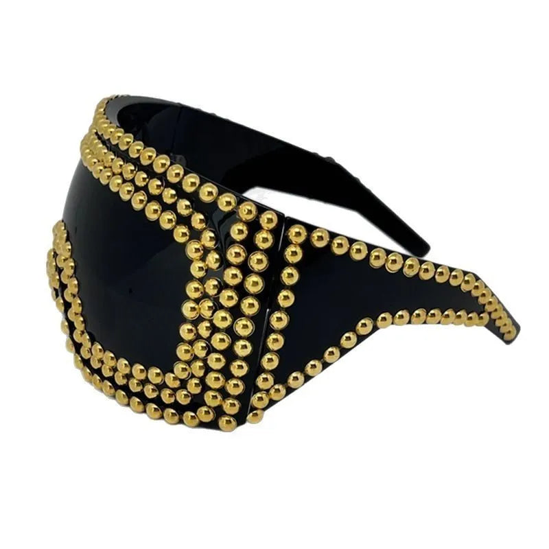 Men's sunglasses with super large rim and square rivet design in silver or gold colour