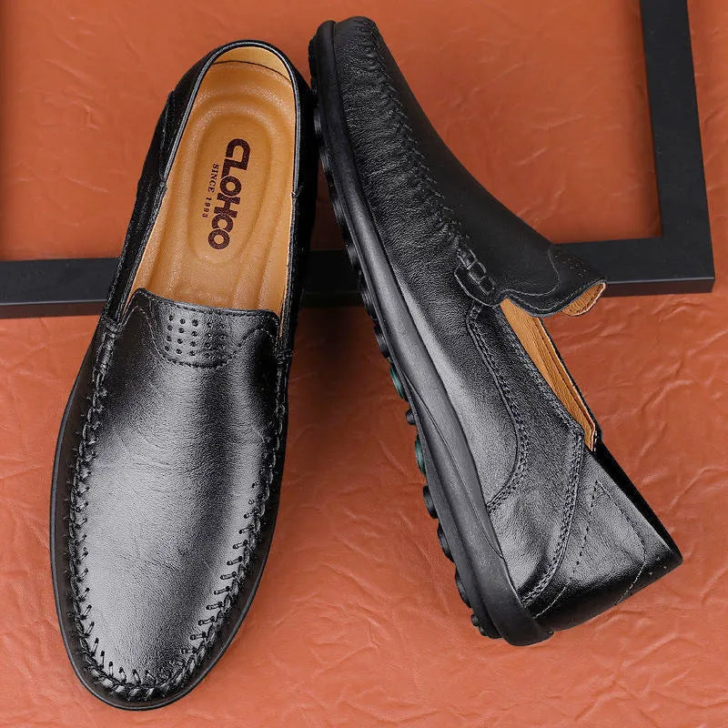 Men's round-toe casual leather shoes in cowhide with flat rubber sole, shown in black and brown colour options.