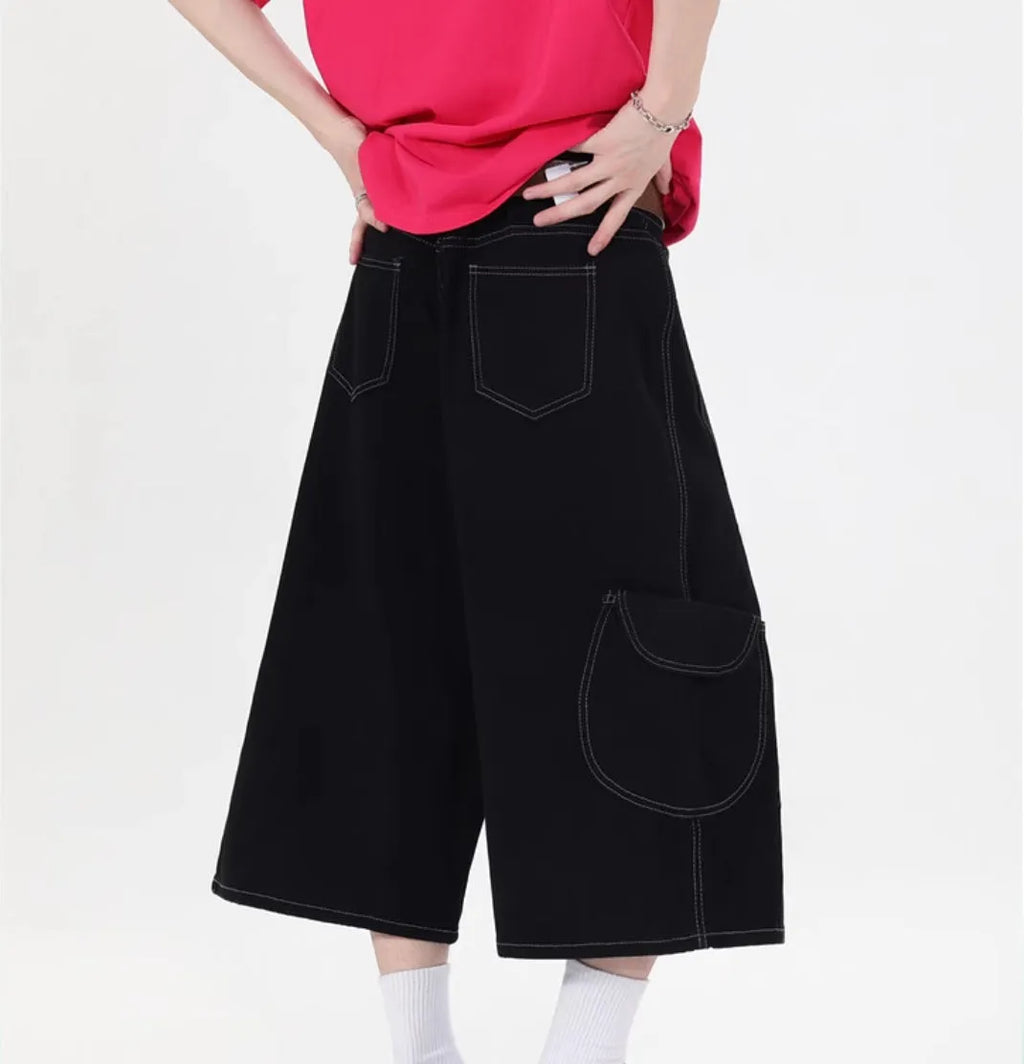 Retro denim workwear shorts with multiple pockets in wide leg cropped design
