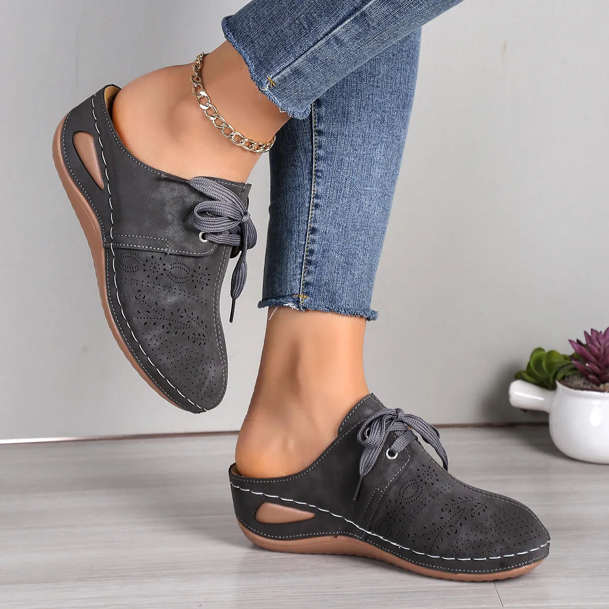 Women's summer lace-up slippers with hollow out wedges in suede upper with rubber soles