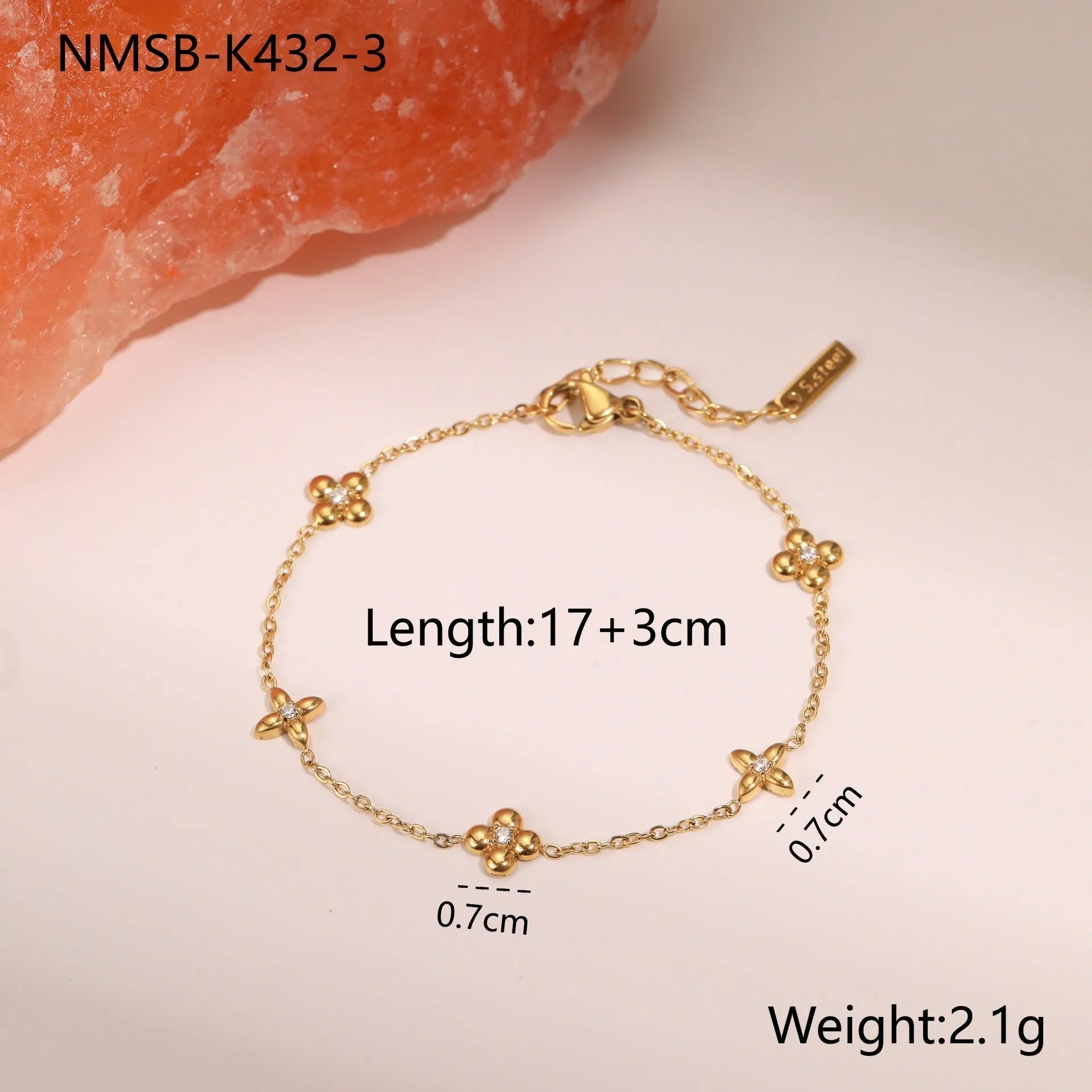Stainless steel women's bracelet with geometric star pendant featuring hexagonal elements and gold plating