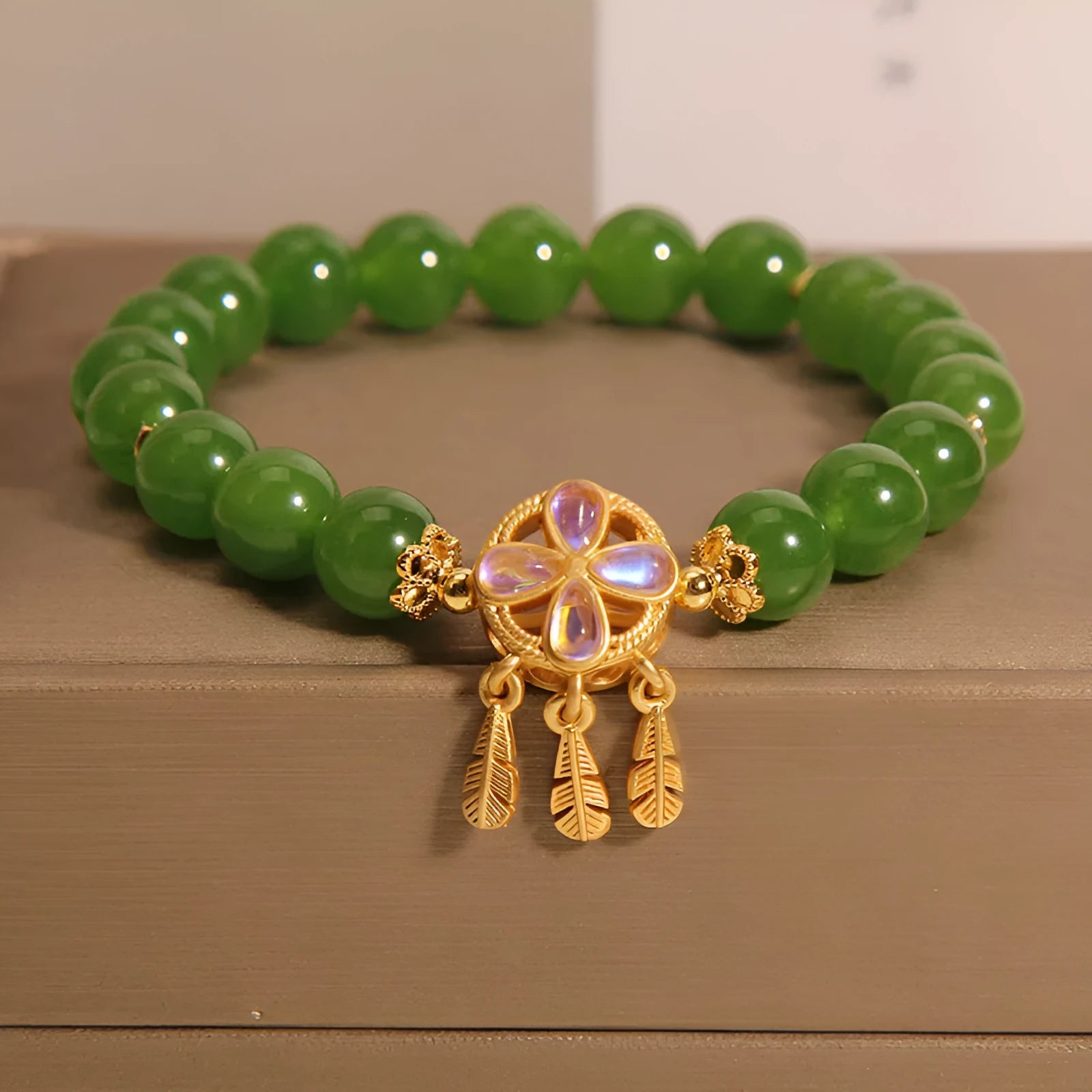 Women's jasper crystal bracelet with four-leaf clover pendant and dream catcher design