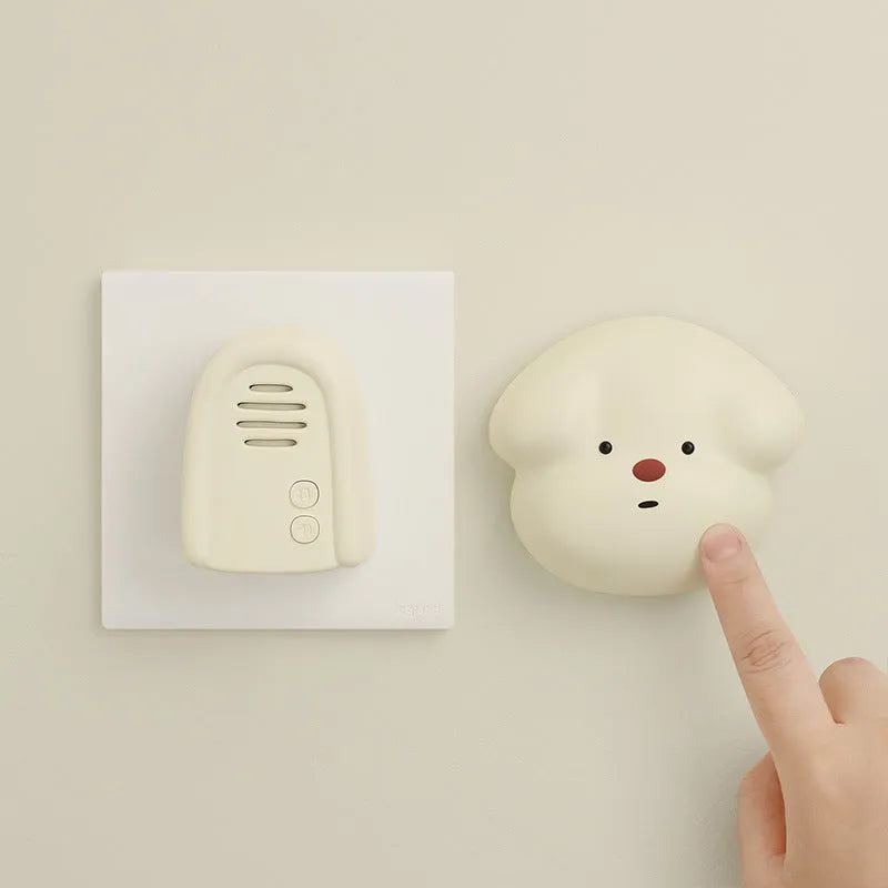 Plug-in wireless beeper doorbell in milky yellow or white for household use