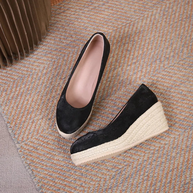 Women's wedge pumps with rope-pattern platform sole in black colour, showing shallow mouth design