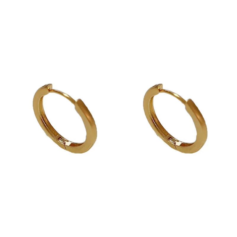 Women's geometric eyelet ear clip in gold or silver colour with round elements on copper base