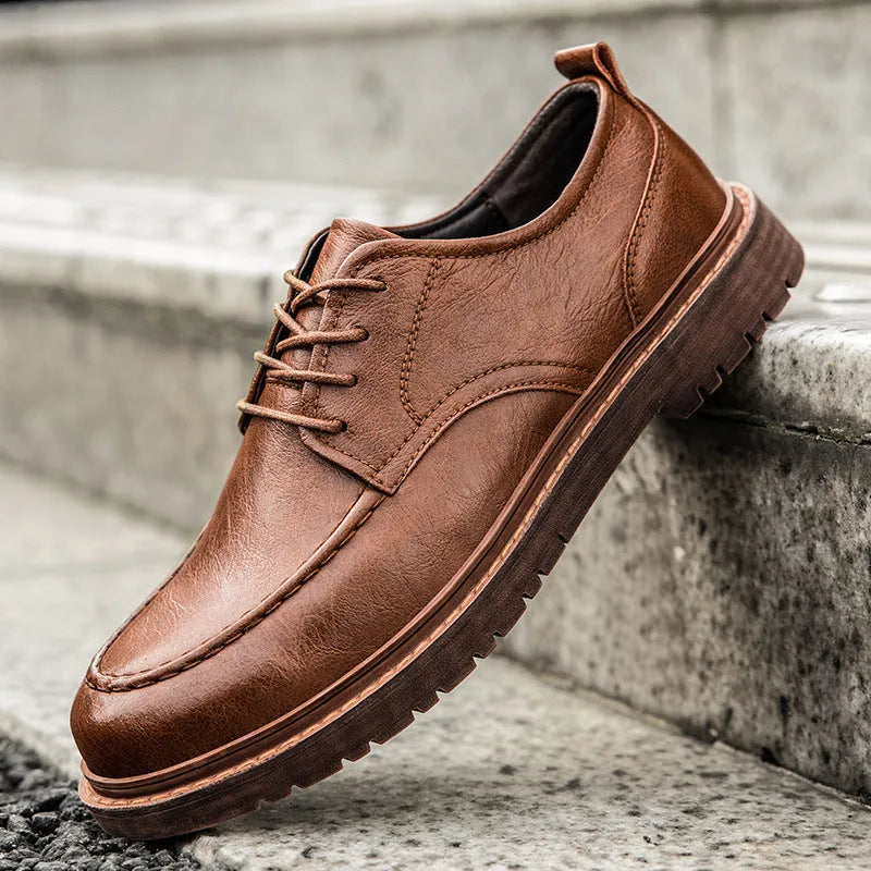 Men's brown leather casual shoes with round toe and low-top design