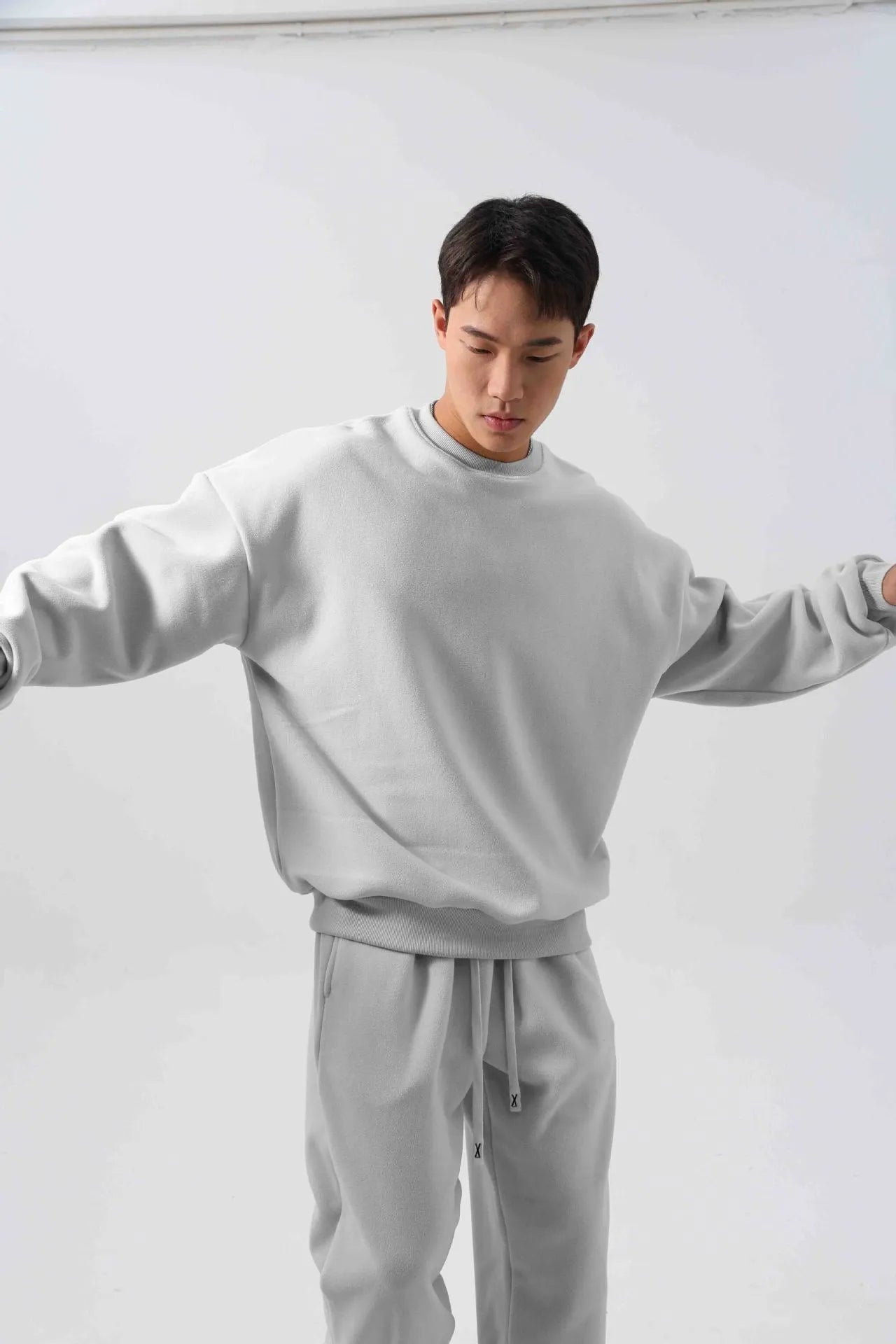 Men's polar fleece sports suit with crew neck top and loose padded trousers in five winter colours