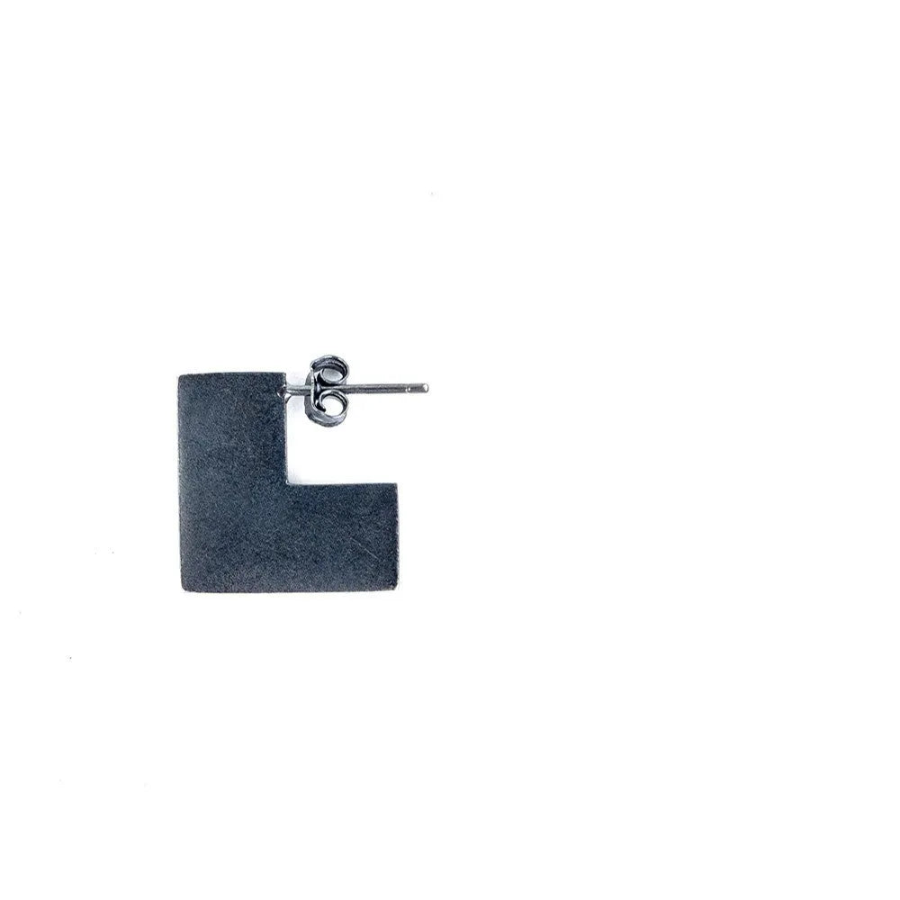 Oxidation black geometric square earrings made from 925 sterling silver, measuring 16mm