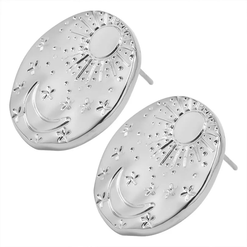 A pair of 304 stainless steel stud earrings with a geometric shell design in a gold or silver electroplated finish.