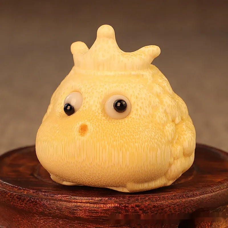 Solid bamboo carving ornament of Crown Princess toad with 5.0 live eye design in cute style