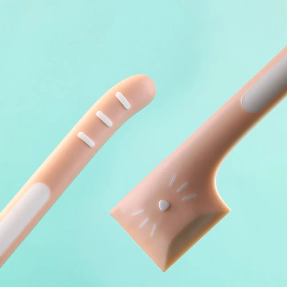 Long-handled green pet food spoon for canned wet food with angled scraper design