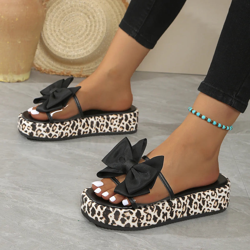 Women's leopard print beach slippers with thick foam soles in black retro style
