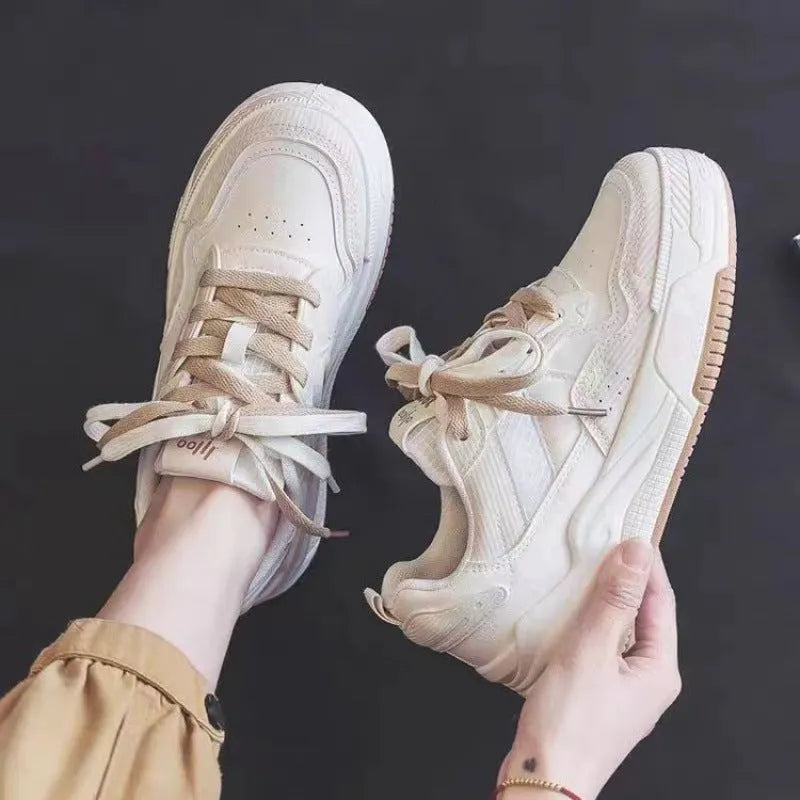 Women's pink and white low-top sneaker with rubber sole for height increasing