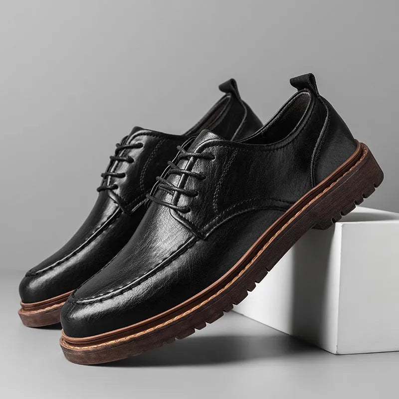 Men's brown leather casual shoes with round toe and low-top design