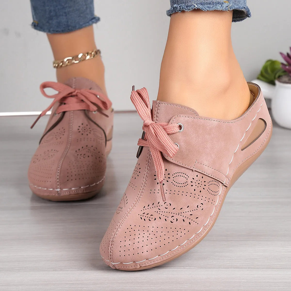 Women's summer lace-up slippers with hollow out wedges in suede upper with rubber soles