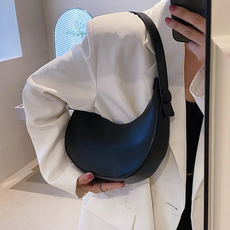 Women's retro dumpling-shaped shoulder bag in PU leather with a sandwich pocket.