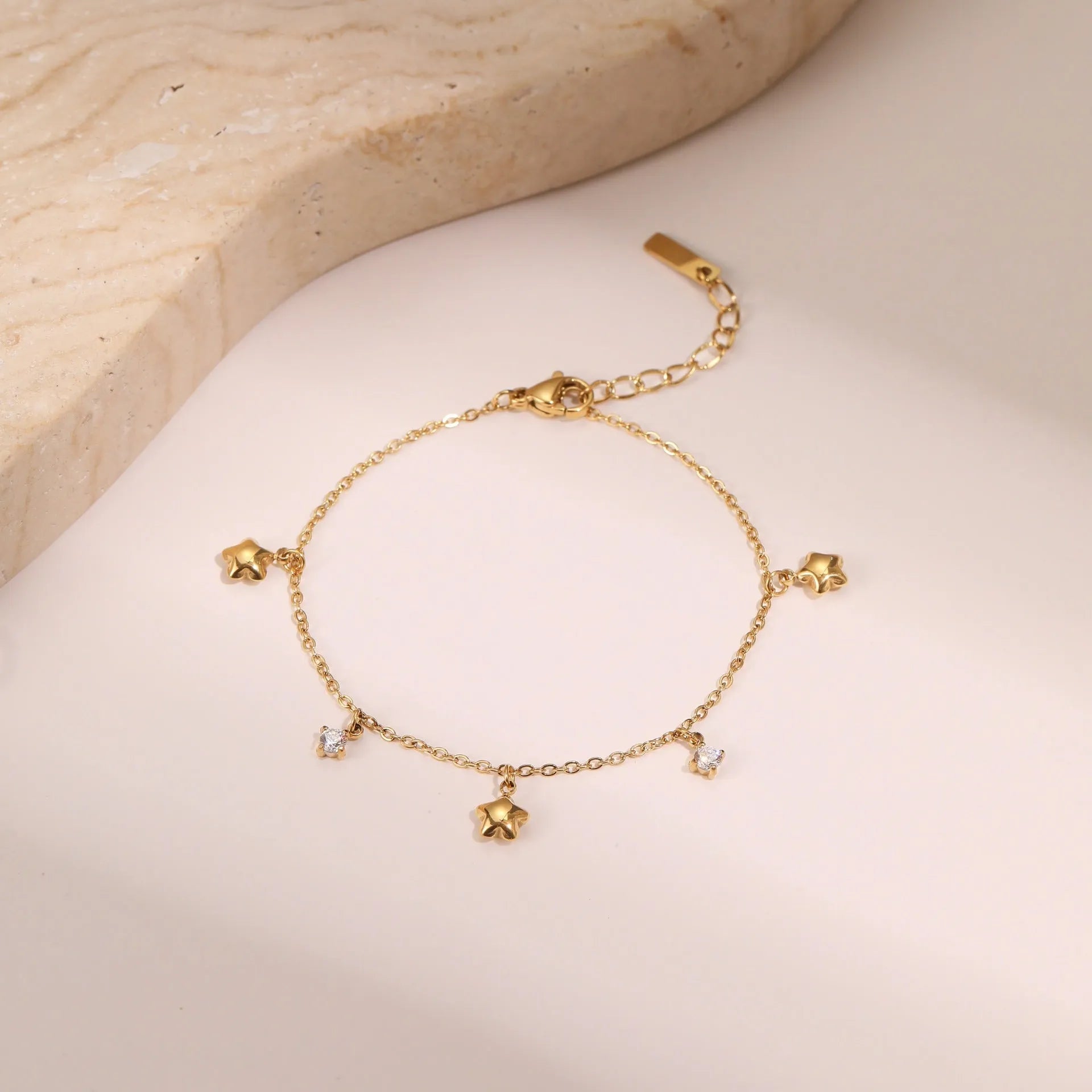 Stainless steel women's bracelet with geometric star pendant featuring hexagonal elements and gold plating