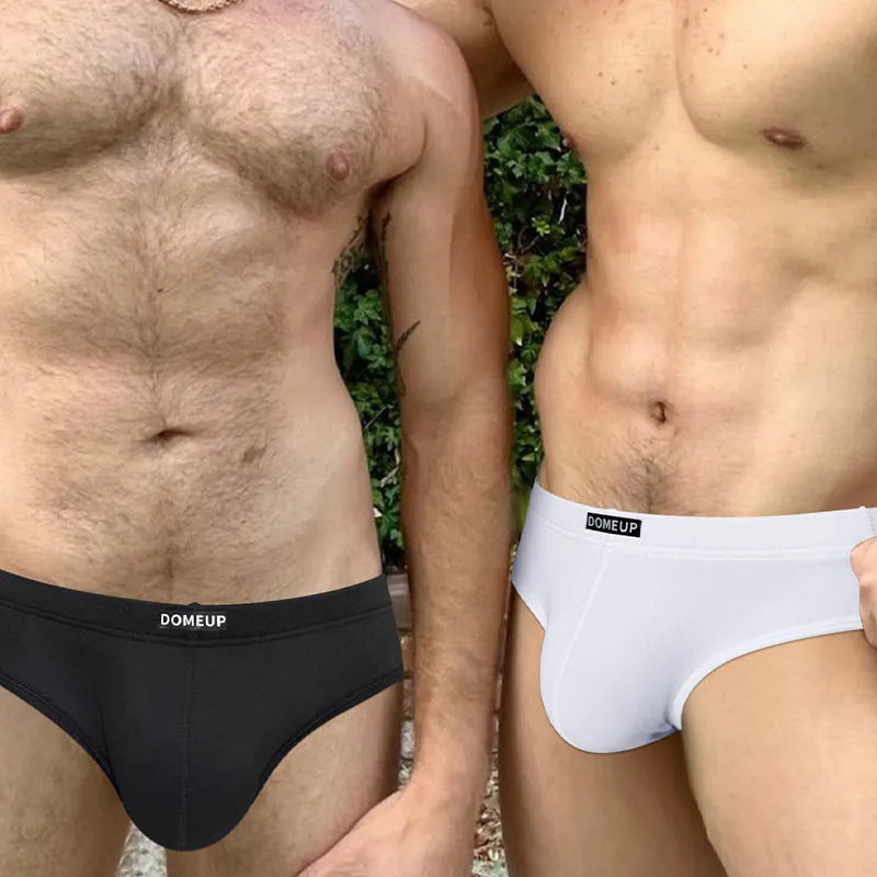 Men's solid colour briefs in seamless breathable fabric with low waist design
