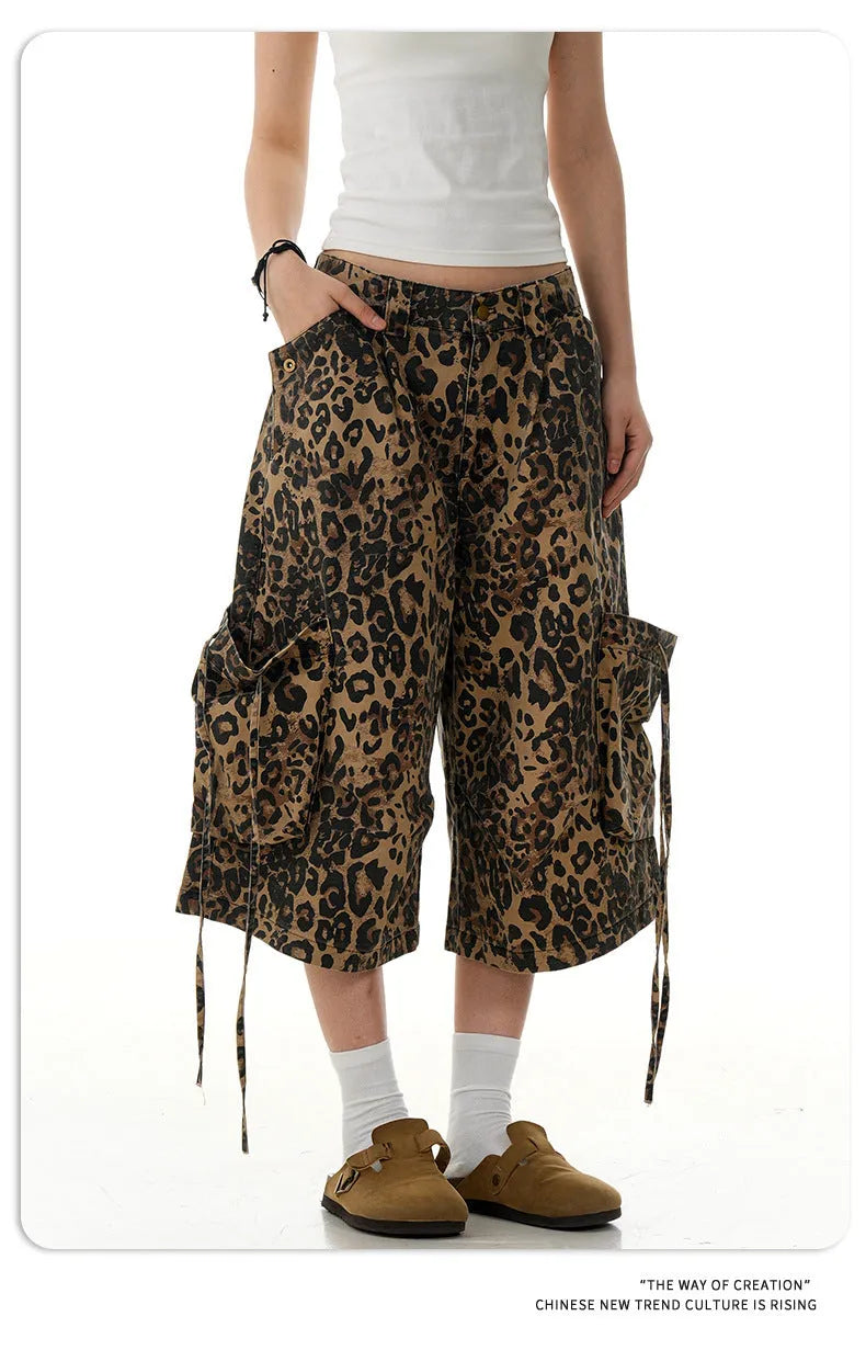 Leopard print cotton cropped pants with high waist and straight loose fit