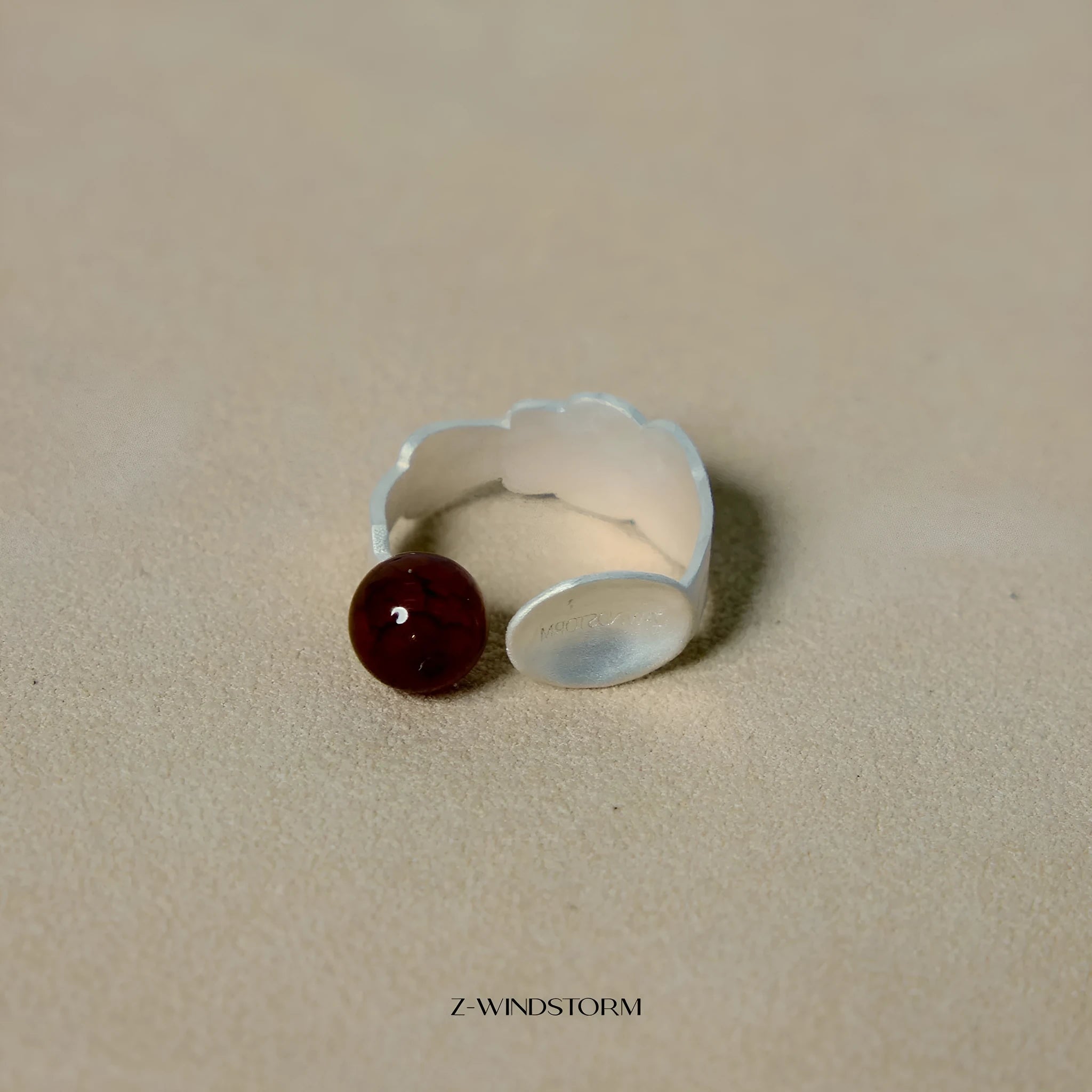 Small round spoon stewed pork ring and bracelet jewellery set with diamond shape design