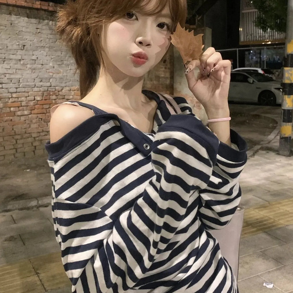 Dark blue oversized women's T-shirt with Korean-style embroidery and stripes on long sleeves