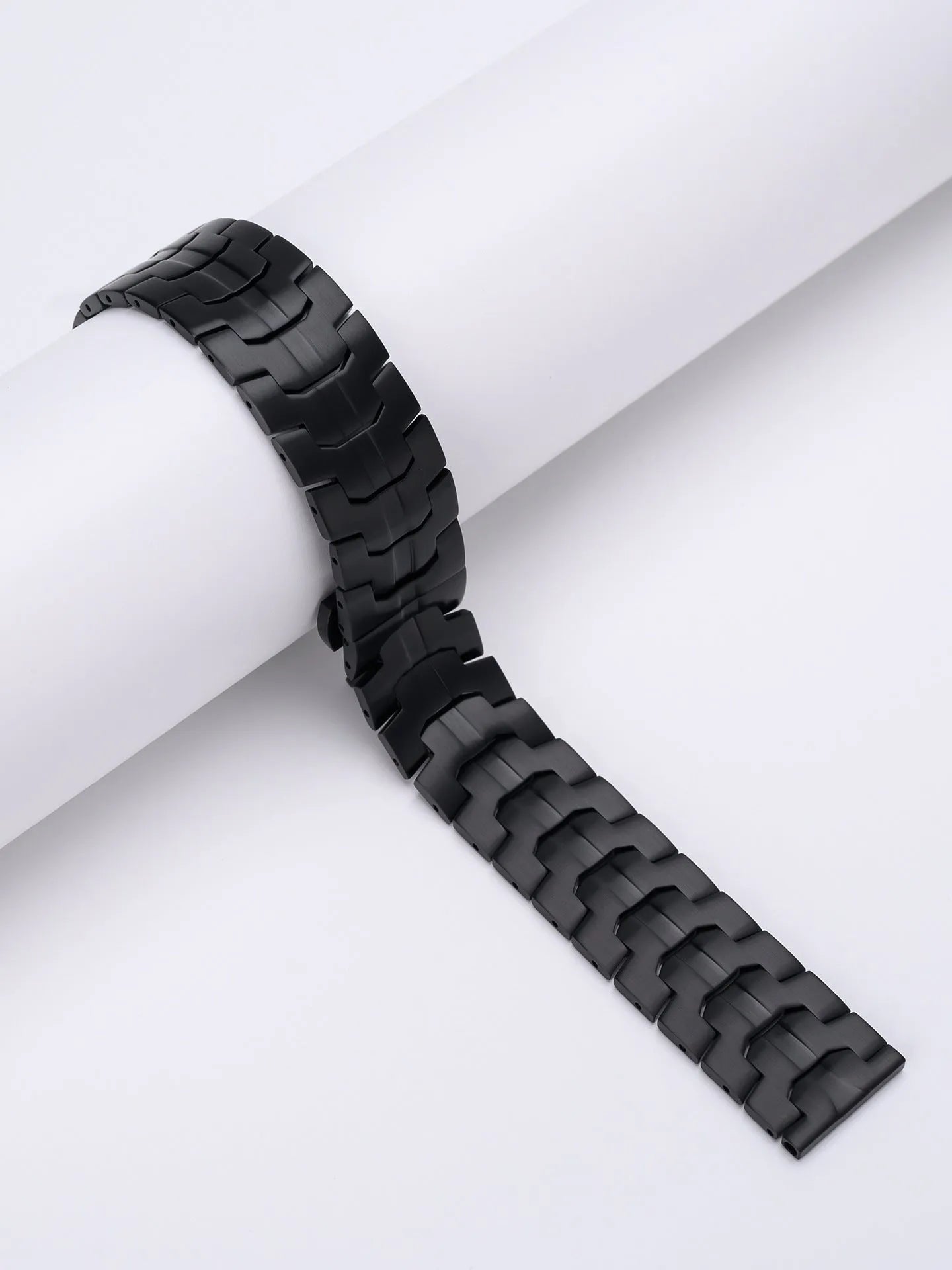 Stainless steel replacement watch band for Samsung Watch models in silver and black colour options