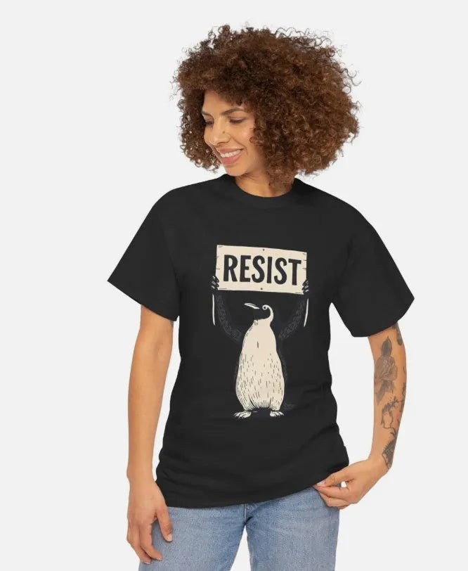 Straight-cut cotton T-shirt with short sleeves and round neck in loose fit design