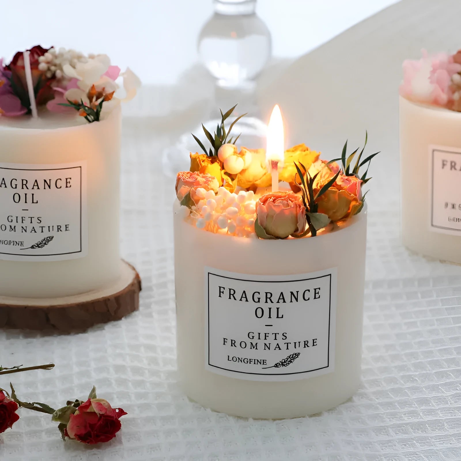 Dried flower decorative aromatherapy candle with nine scent options and wooden chip base