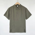 Men's linen summer top with thin lapels and short sleeves in a loose fit.